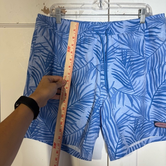Vineyard Vines Blue Swim Trunks Floral Print Size Large Leaves Tropical - Picture 5 of 8